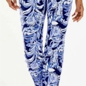 Size 12 EUC Lilly Pulitzer Kelly ankle pants in high tide navy you’re the zest